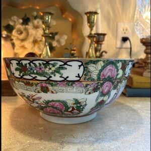 Vintage Chinese Rose Medallion Bowl 10", 5.5” High 4.5” Deep.